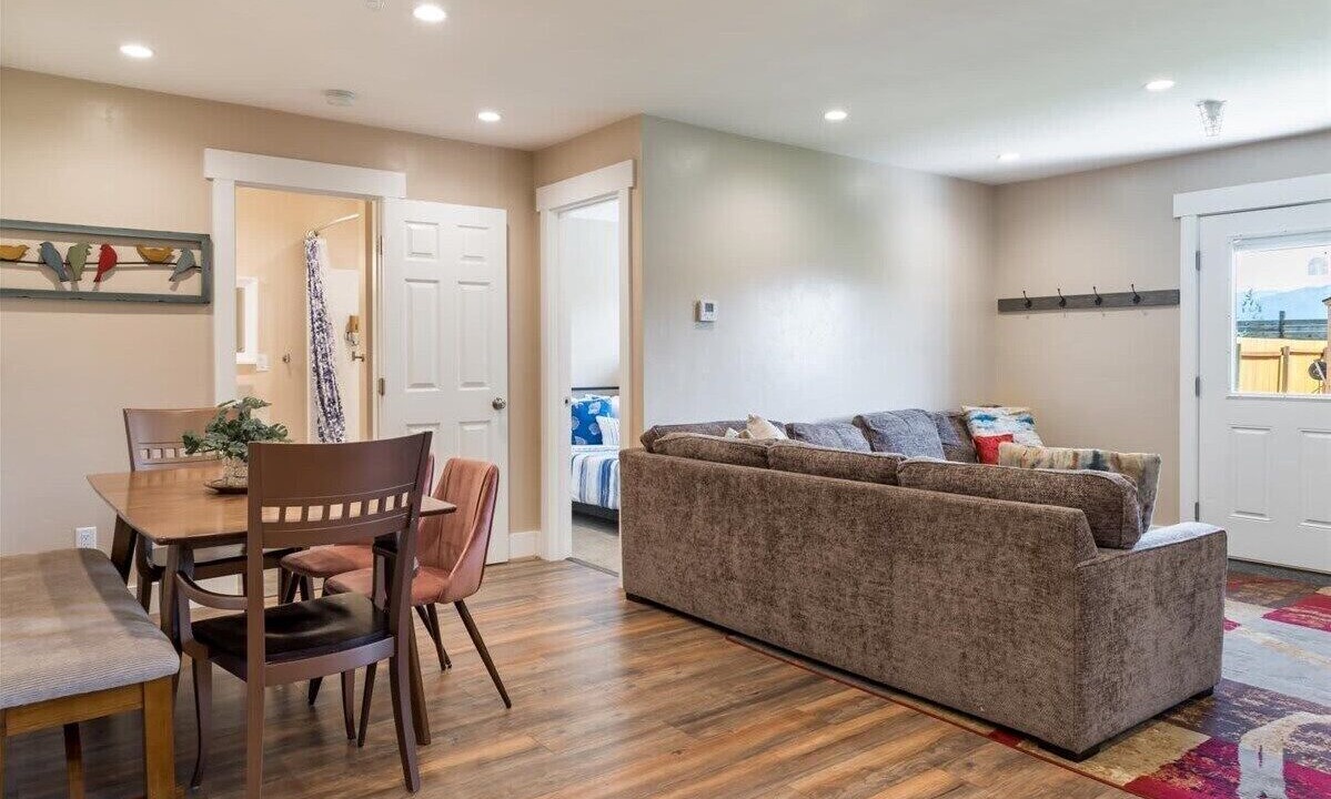 Photo of Livingroom in Leigh Creek Estates