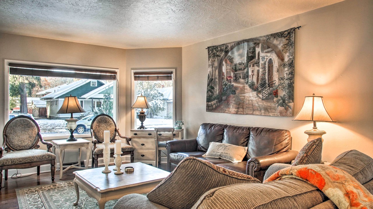 Photo of Livingroom in Garden District