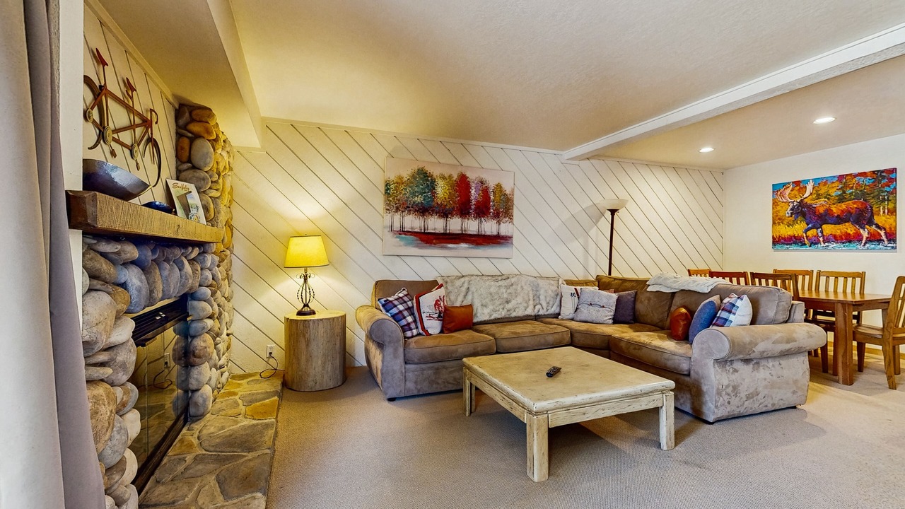 Photo of Livingroom in Elkhorn Village