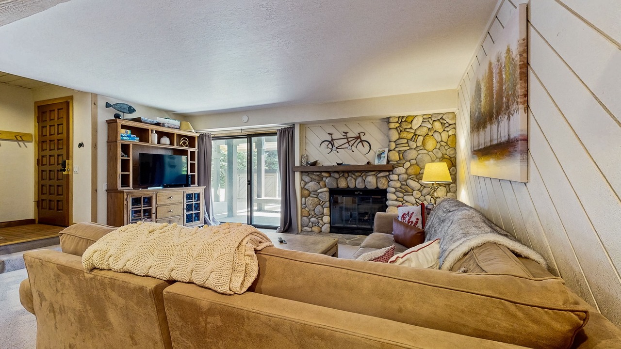 Photo of Livingroom in Elkhorn Village