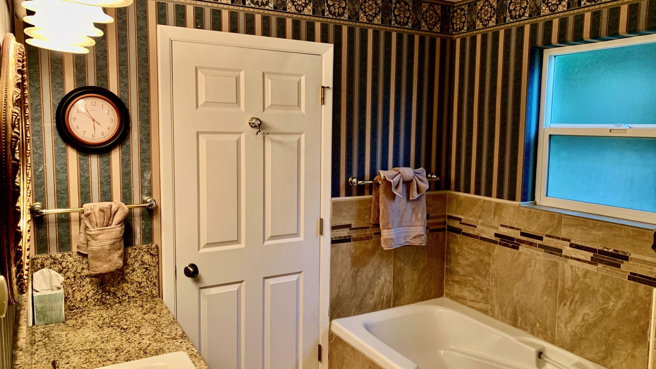 Photo of Bathroom in Island Park