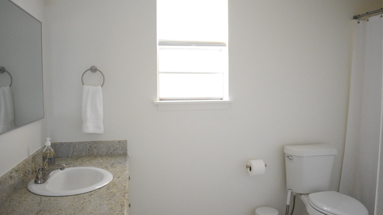 Photo of Bathroom in Pirates Beach