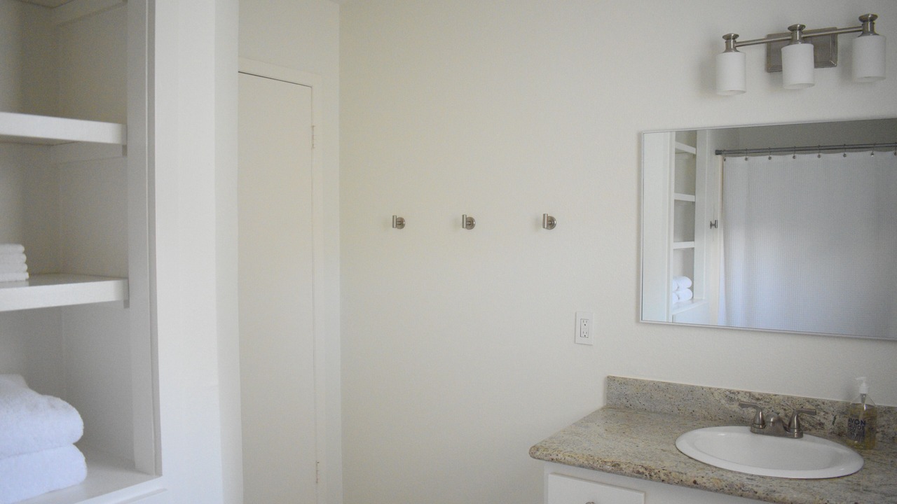 Photo of Bathroom in Pirates Beach
