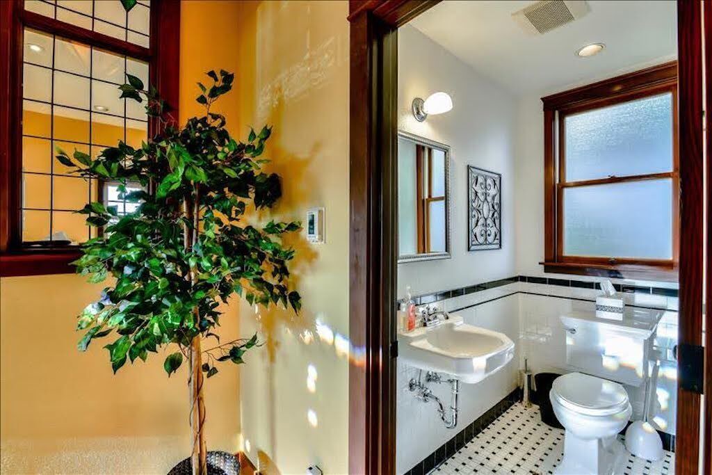 Photo of Bedroom in Queen Anne