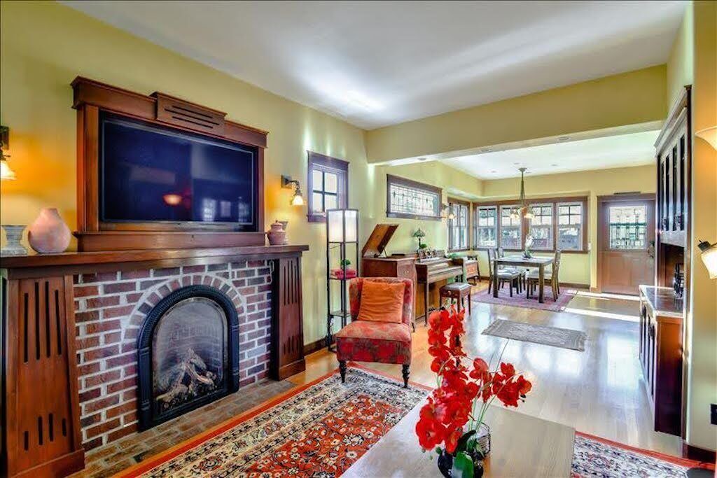 Photo of Others in Queen Anne