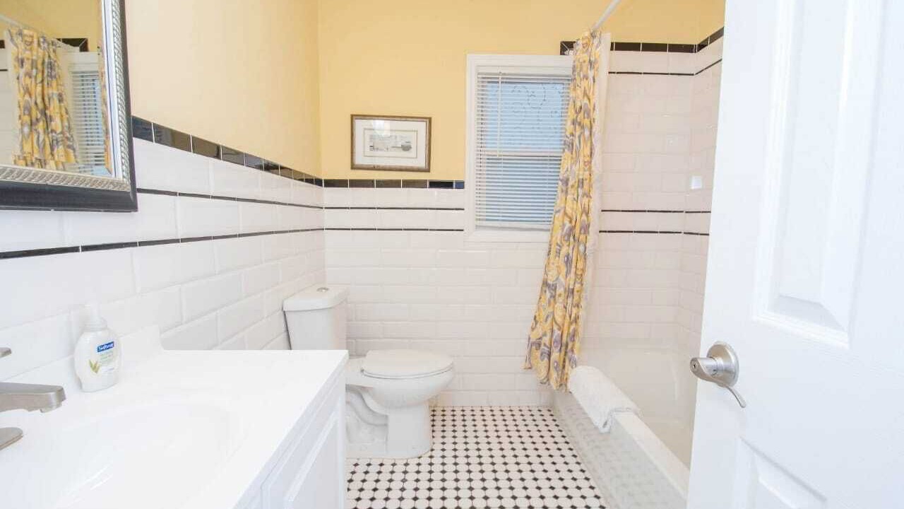 Photo of Bathroom in Collier Heights