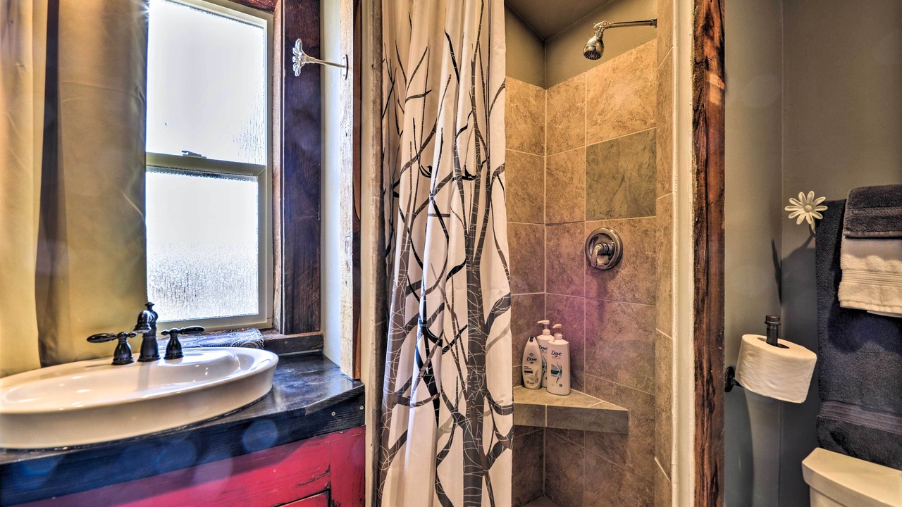 Photo of Bathroom in Shell