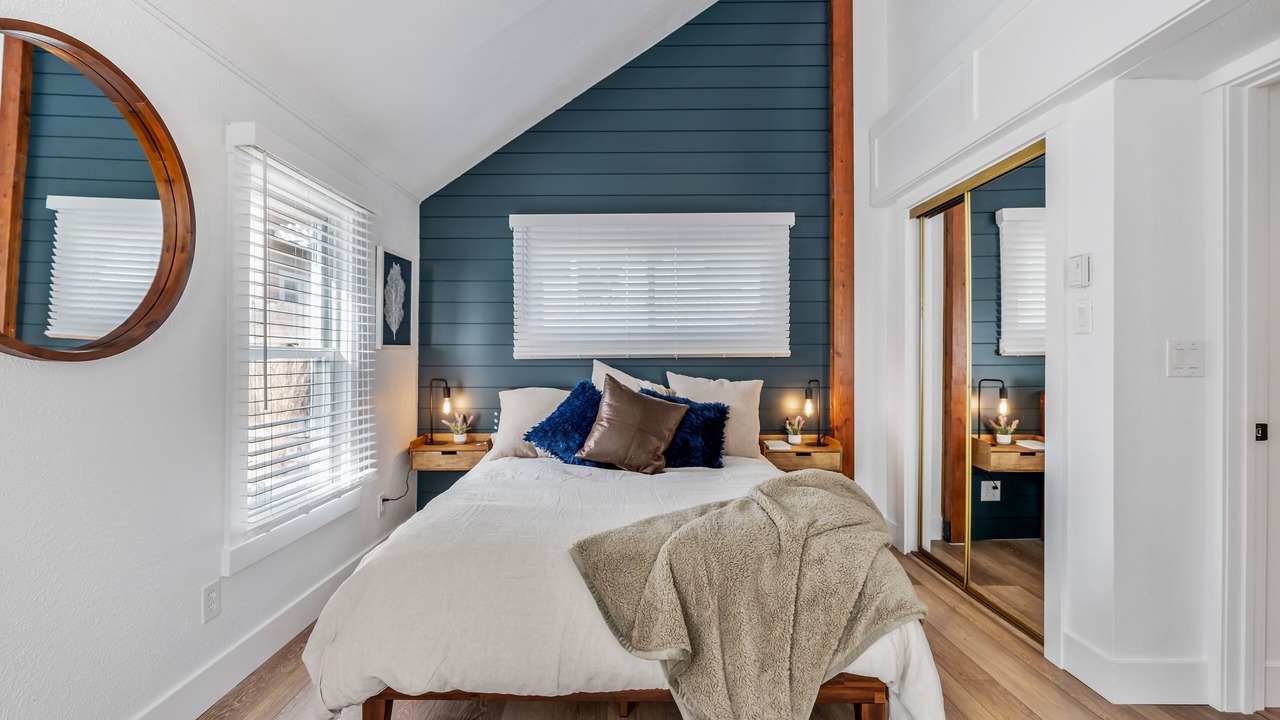 Photo of Bedroom in Depot Bench