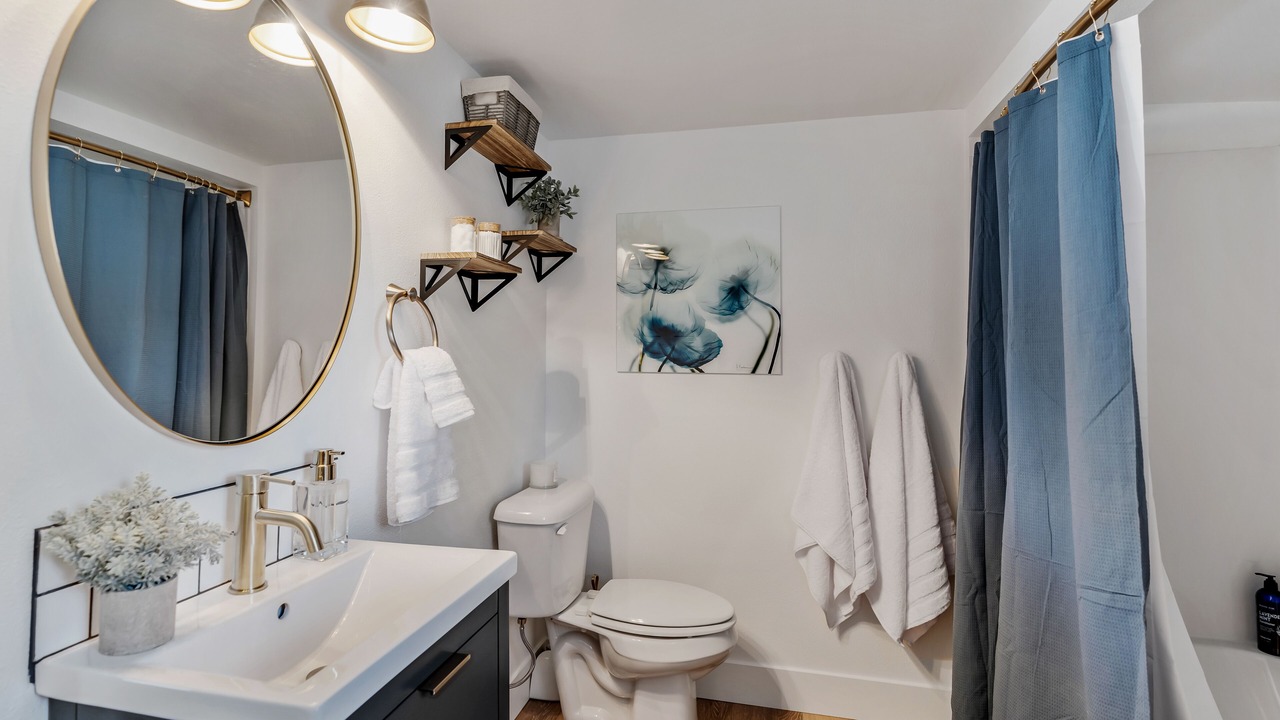 Photo of Bathroom in Depot Bench