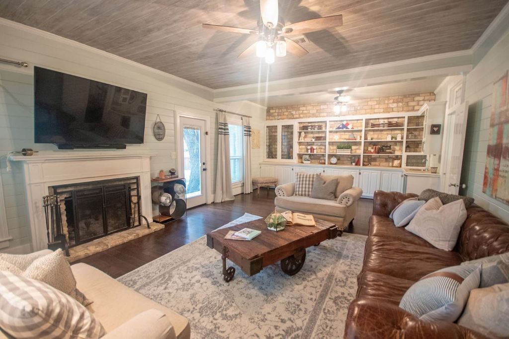 Photo of Livingroom in Onion Creek Meadows