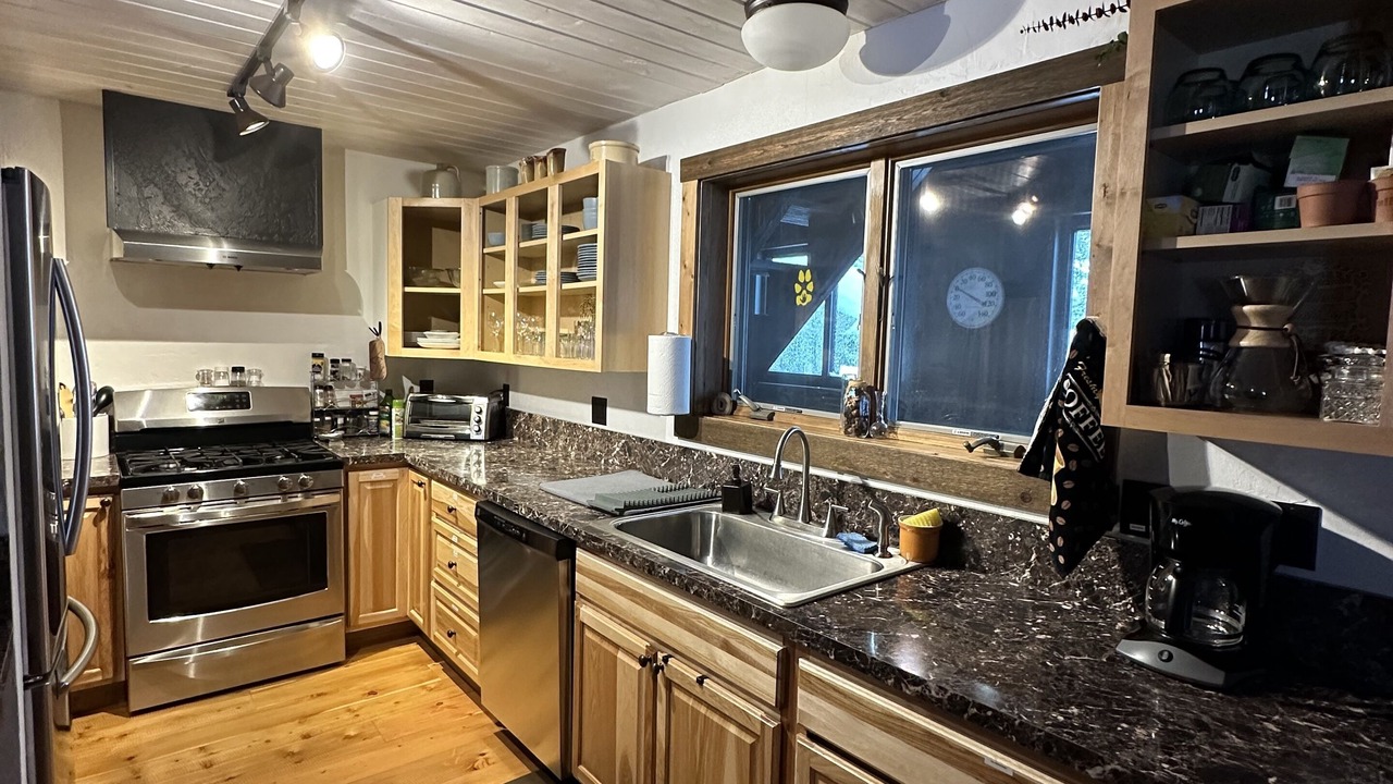 Photo of Kitchen in Cooke City-Silver Gate