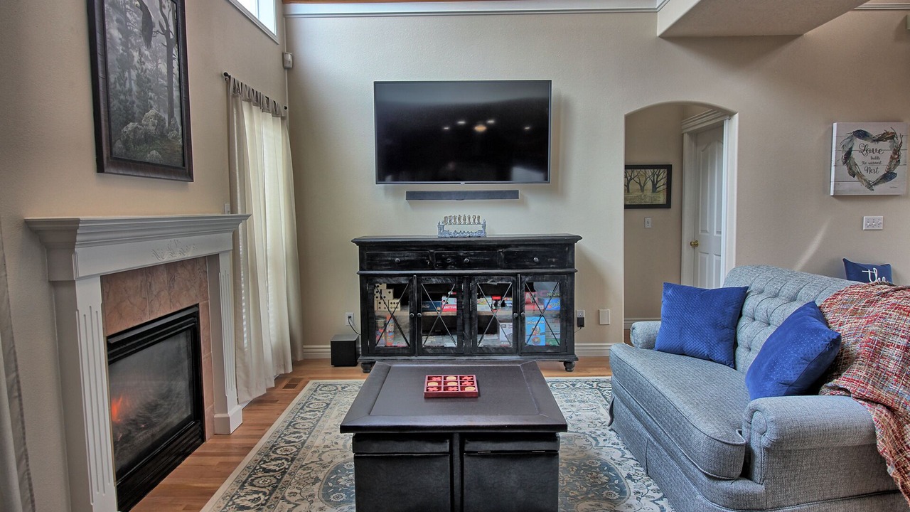 Photo of Livingroom in Eagle