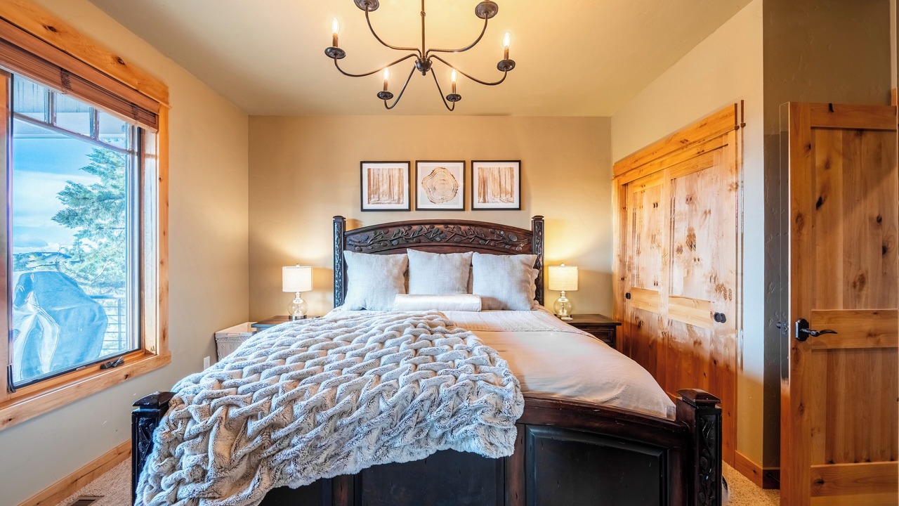 Photo of Bedroom in Powell Butte