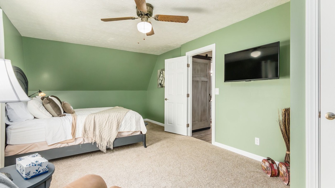Photo of Bedroom in Lewis Center