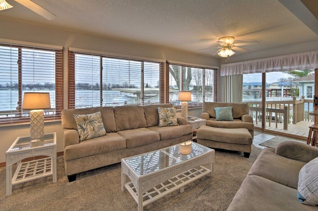 Photo of Livingroom in Russells Point