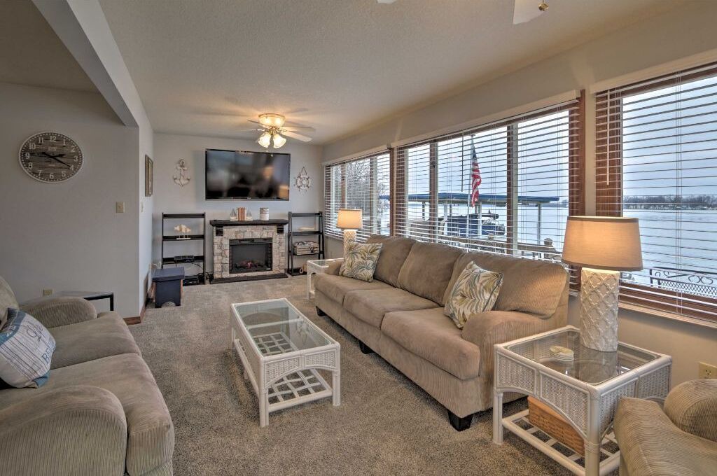 Photo of Livingroom in Russells Point