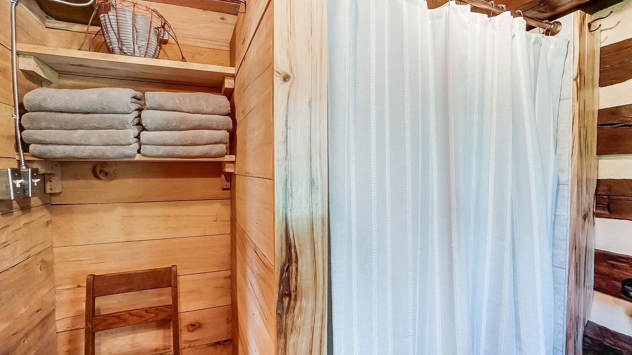 Photo of Bathroom in Dola