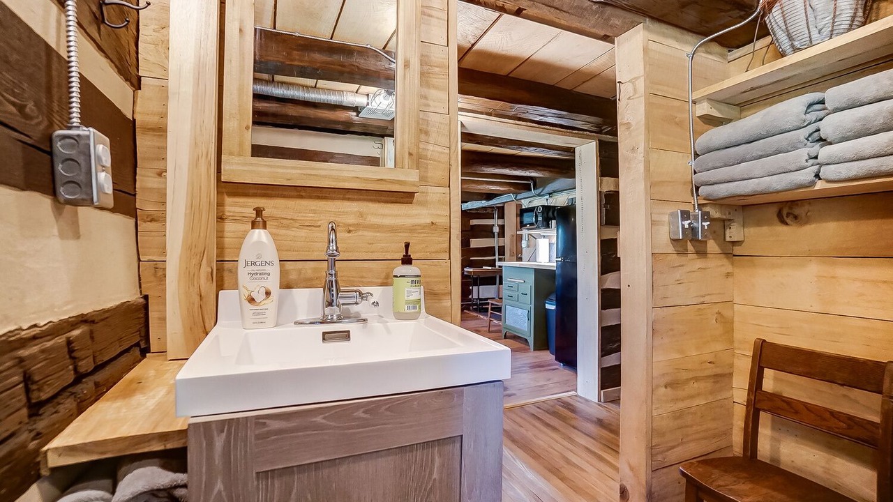 Photo of Bathroom in Dola