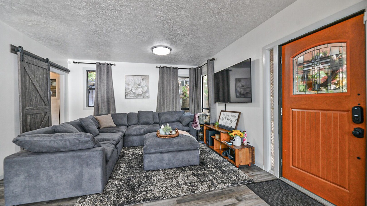 Photo of Livingroom in Newport