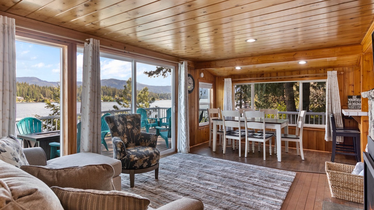 Photo of Livingroom in Hayden Lake