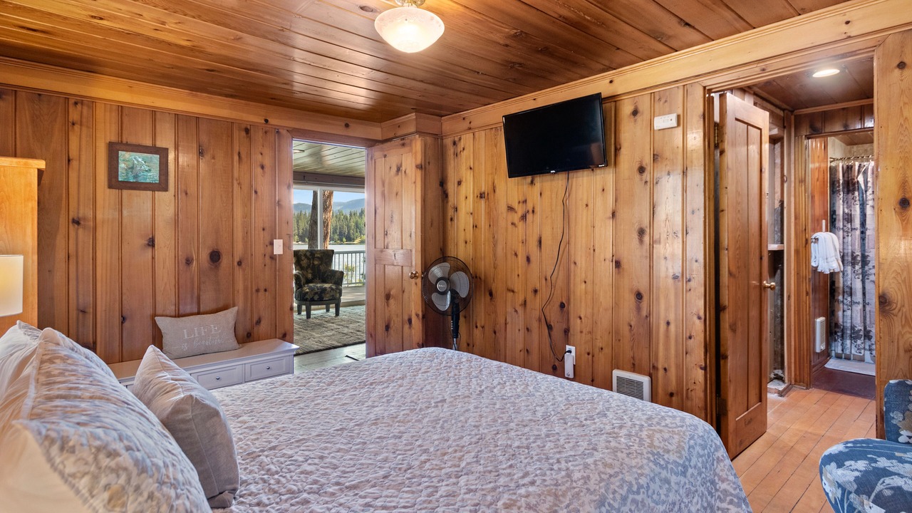 Photo of Bedroom in Hayden Lake