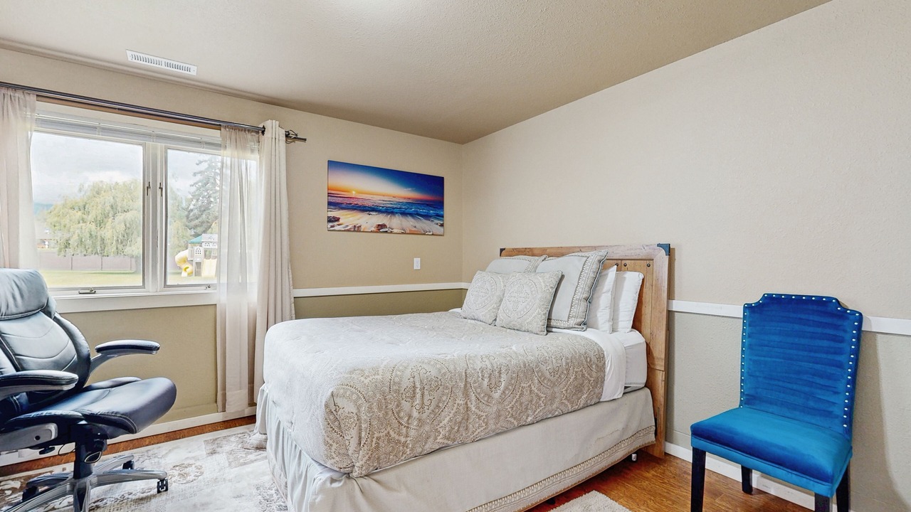 Photo of Bedroom in Lakeside