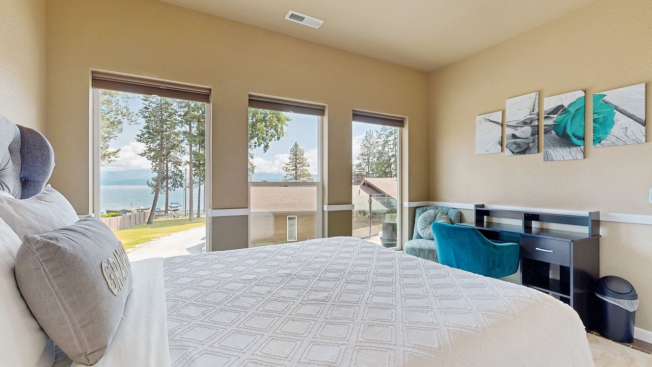 Photo of Bedroom in Lakeside