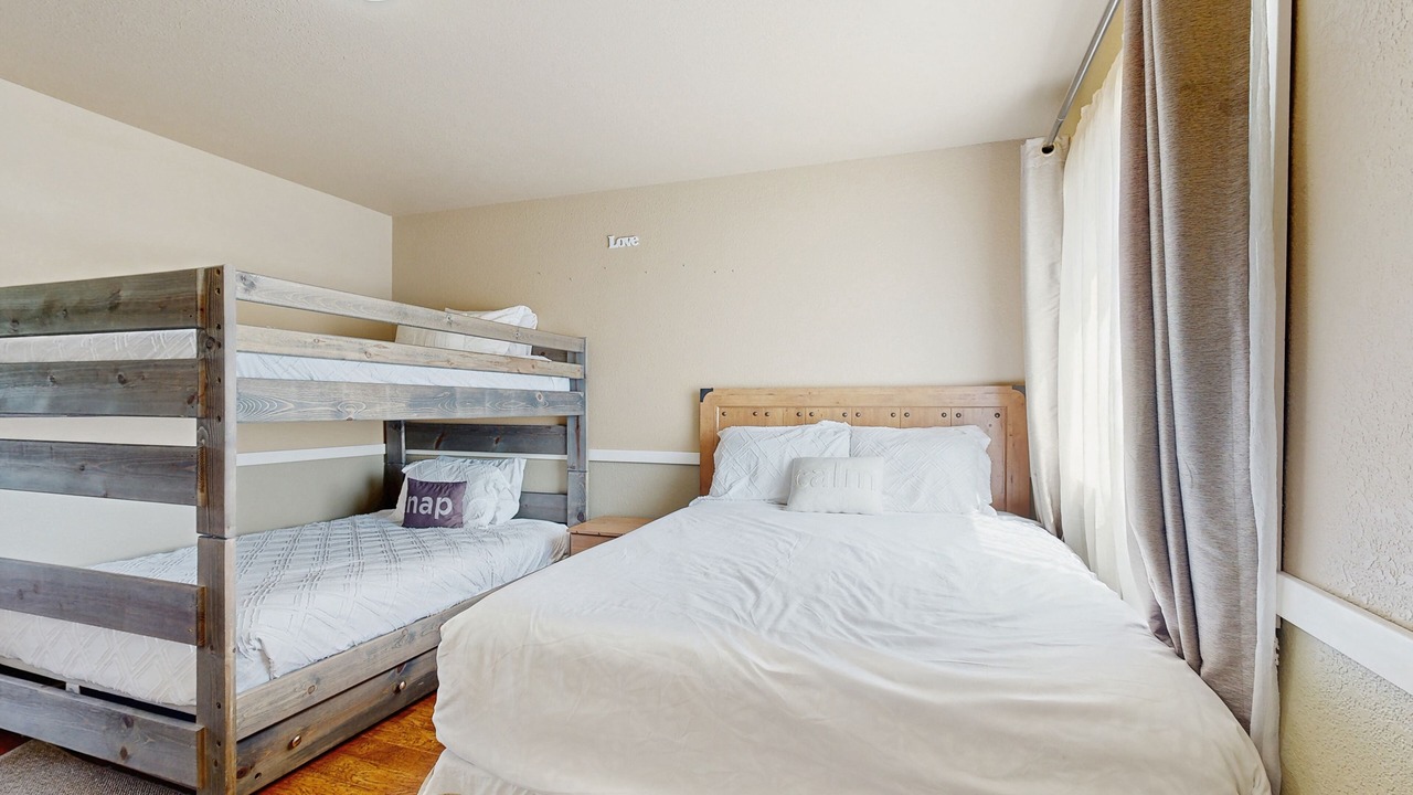 Photo of Bedroom in Lakeside