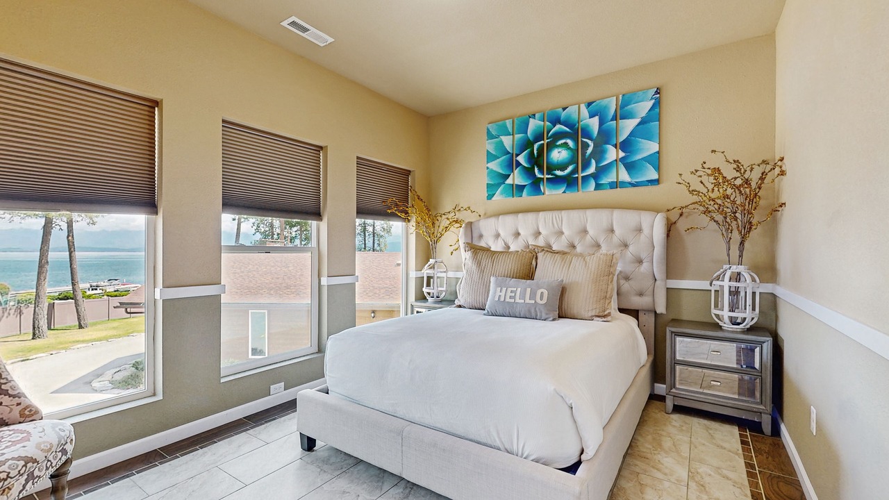 Photo of Bedroom in Lakeside