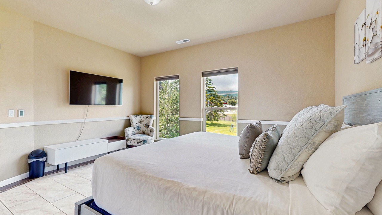 Photo of Bedroom in Lakeside