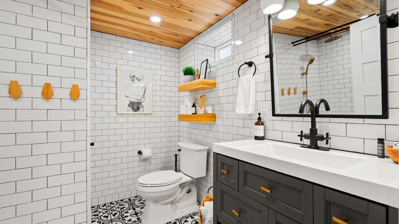 Photo of Bathroom in Garden District