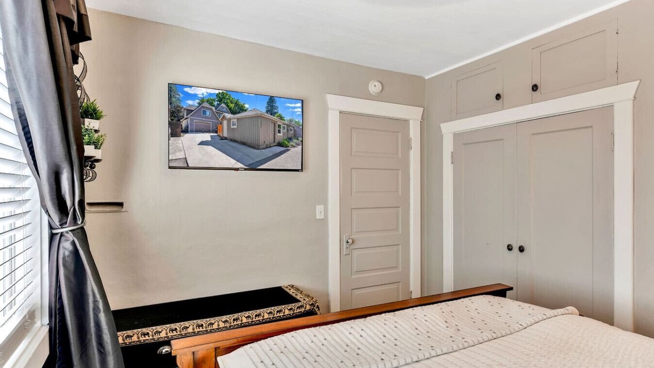 Photo of Bedroom in Garden District