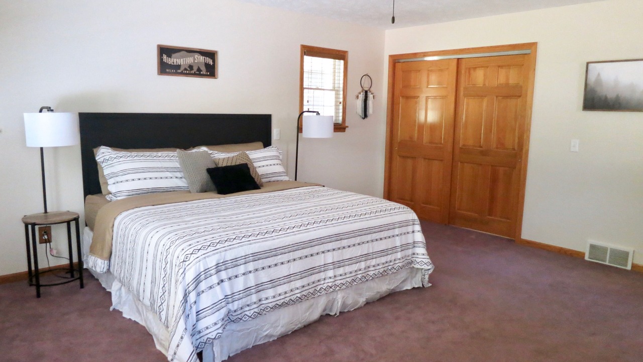 Photo of Bedroom in Nelsonville