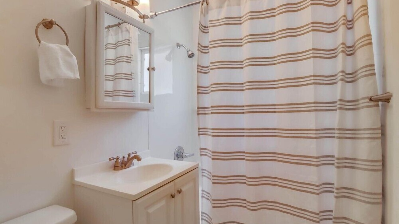 Photo of Bathroom in South Mission Beach