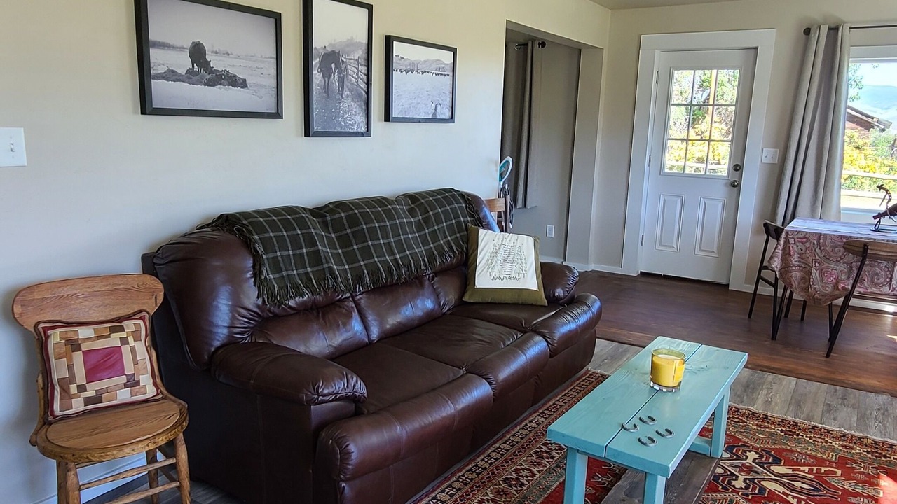 Photo of Livingroom in Salmon