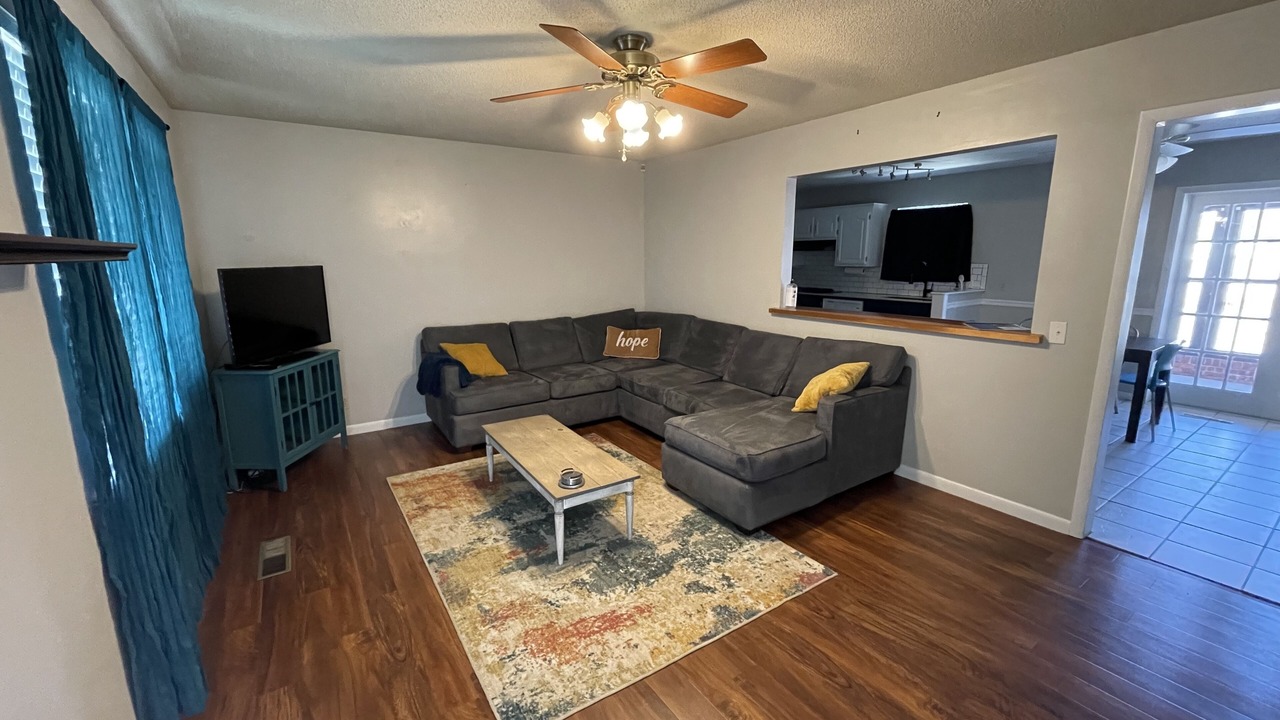 Photo of Livingroom in Jenks