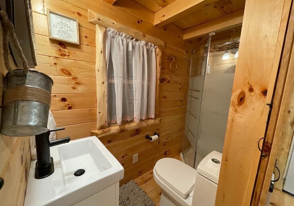 Photo of Bathroom in Laurelville