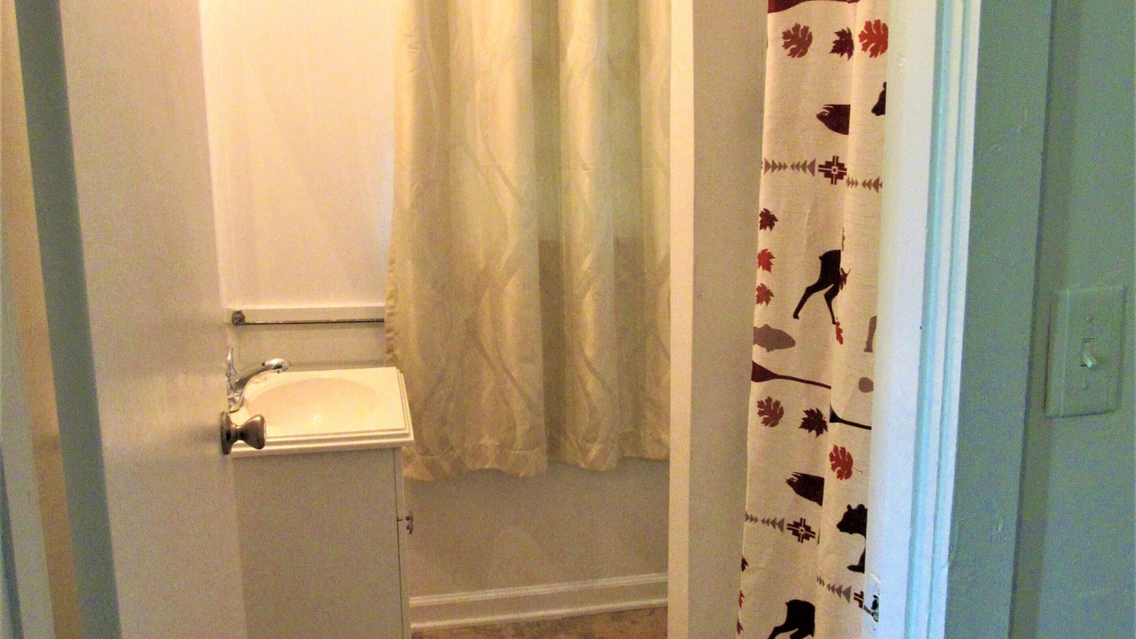 Photo of Bathroom in Almo