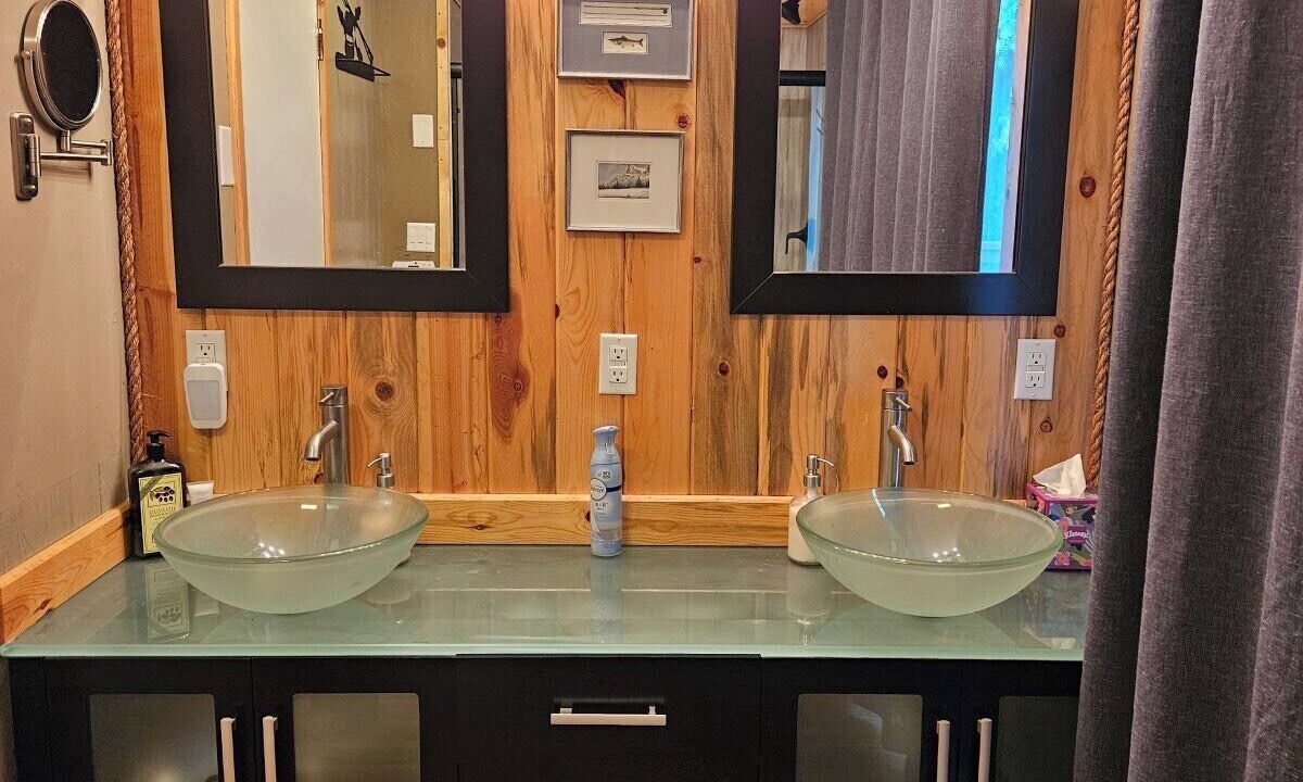 Photo of Bathroom in Cascade