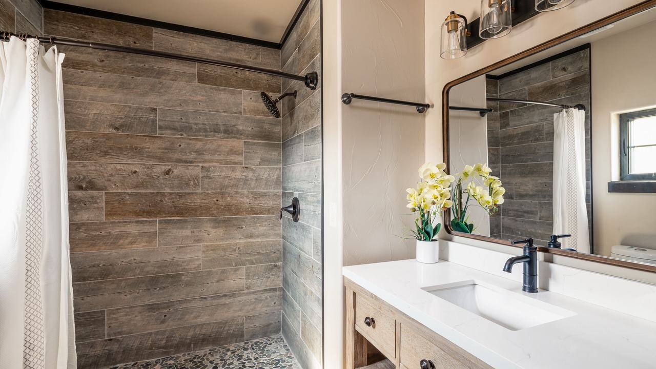 Photo of Bathroom in Emigrant