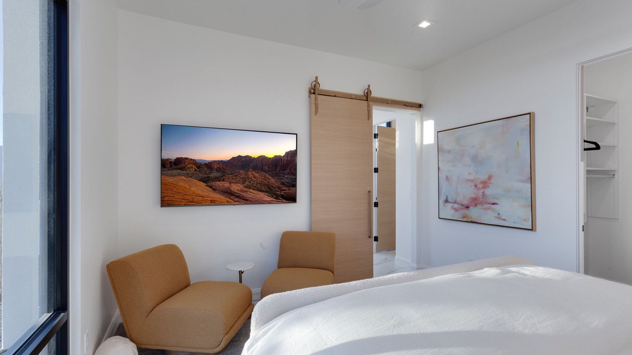 Photo of Bedroom in Hurricane