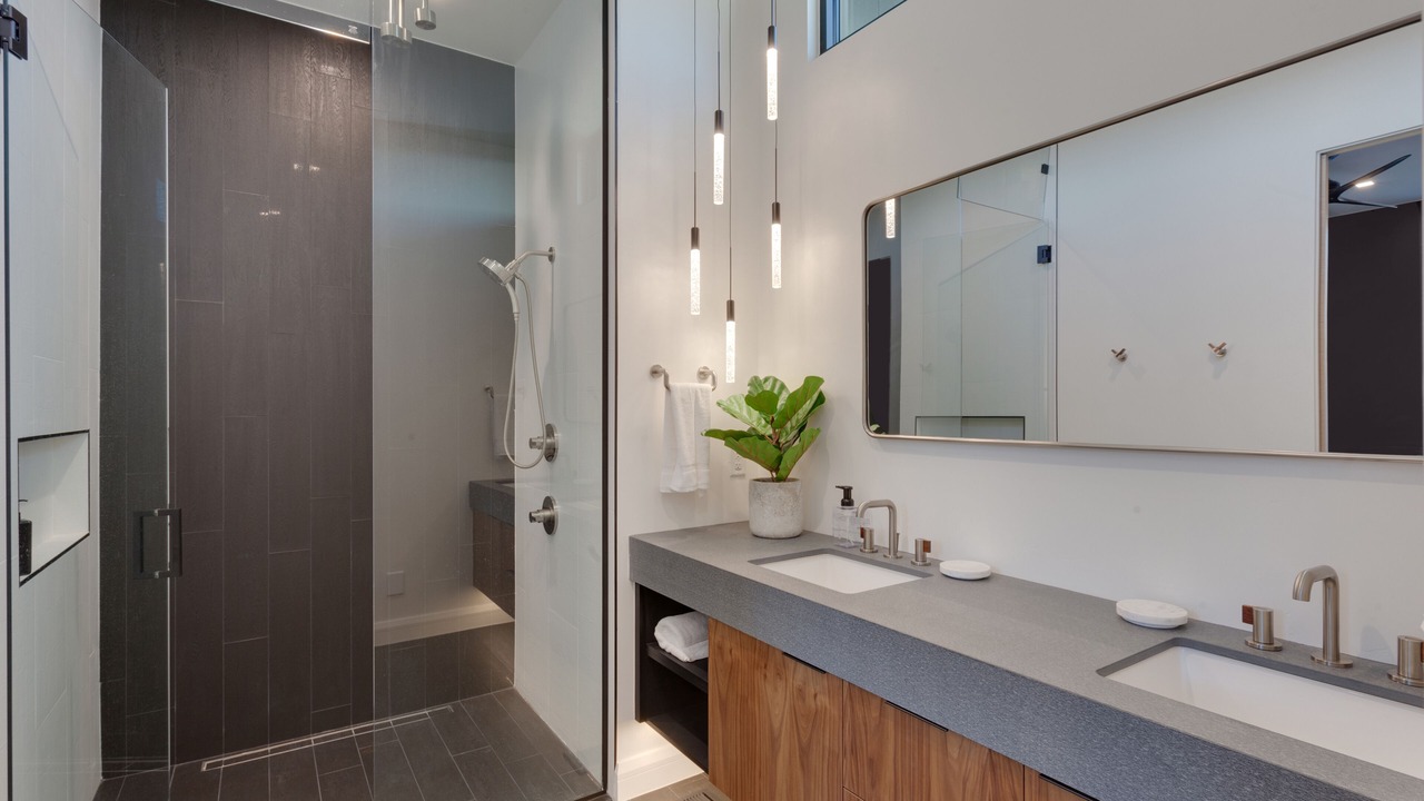 Photo of Bathroom in Hurricane