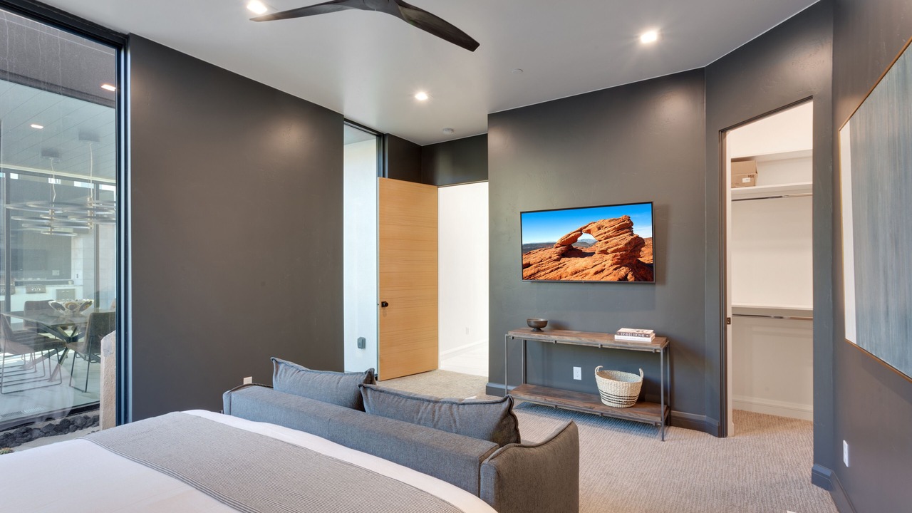 Photo of Bedroom in Hurricane
