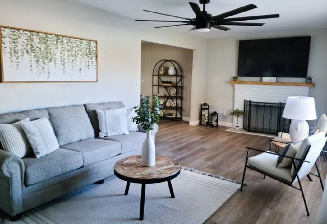 Photo of Livingroom in Howland Corners