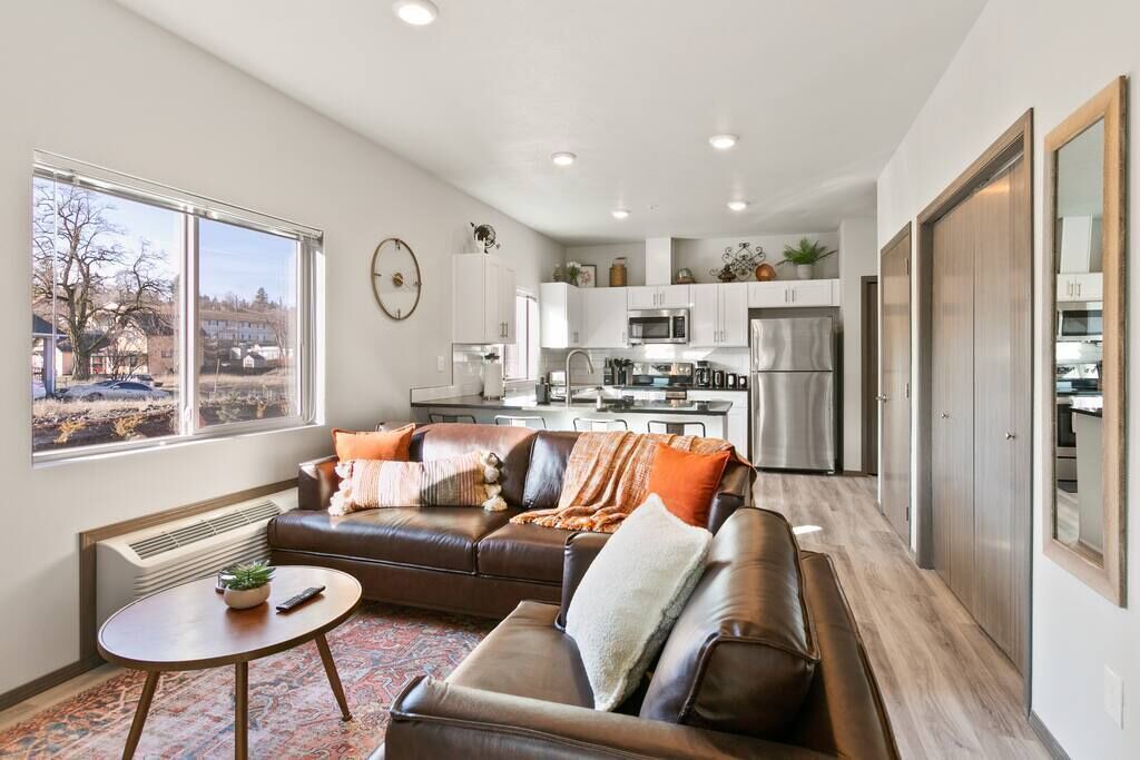 Photo of Livingroom in South Perry District