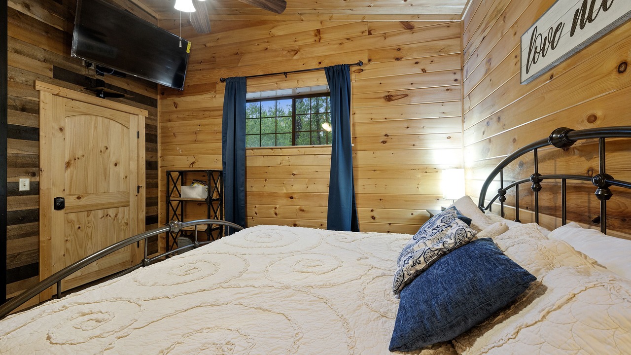 Photo of Bedroom in Broken Bow