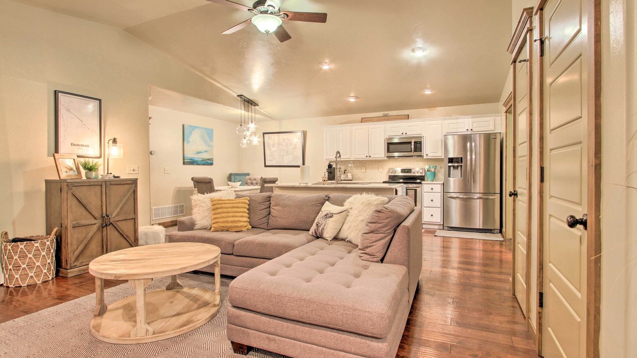 Photo of Livingroom in Four Corners