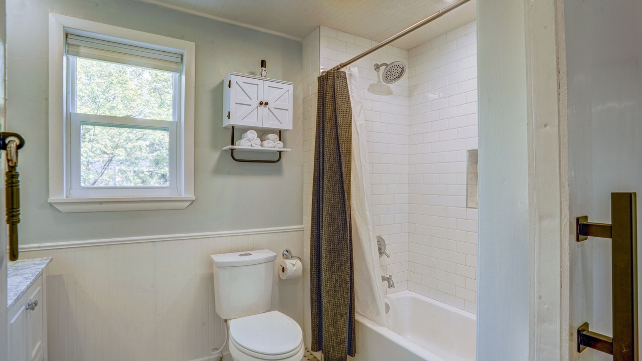 Photo of Bathroom in Franklin to the Fort