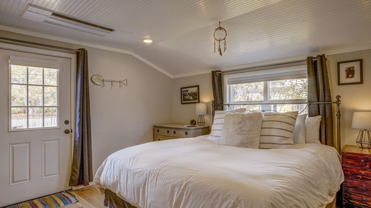 Photo of Bedroom in Franklin to the Fort