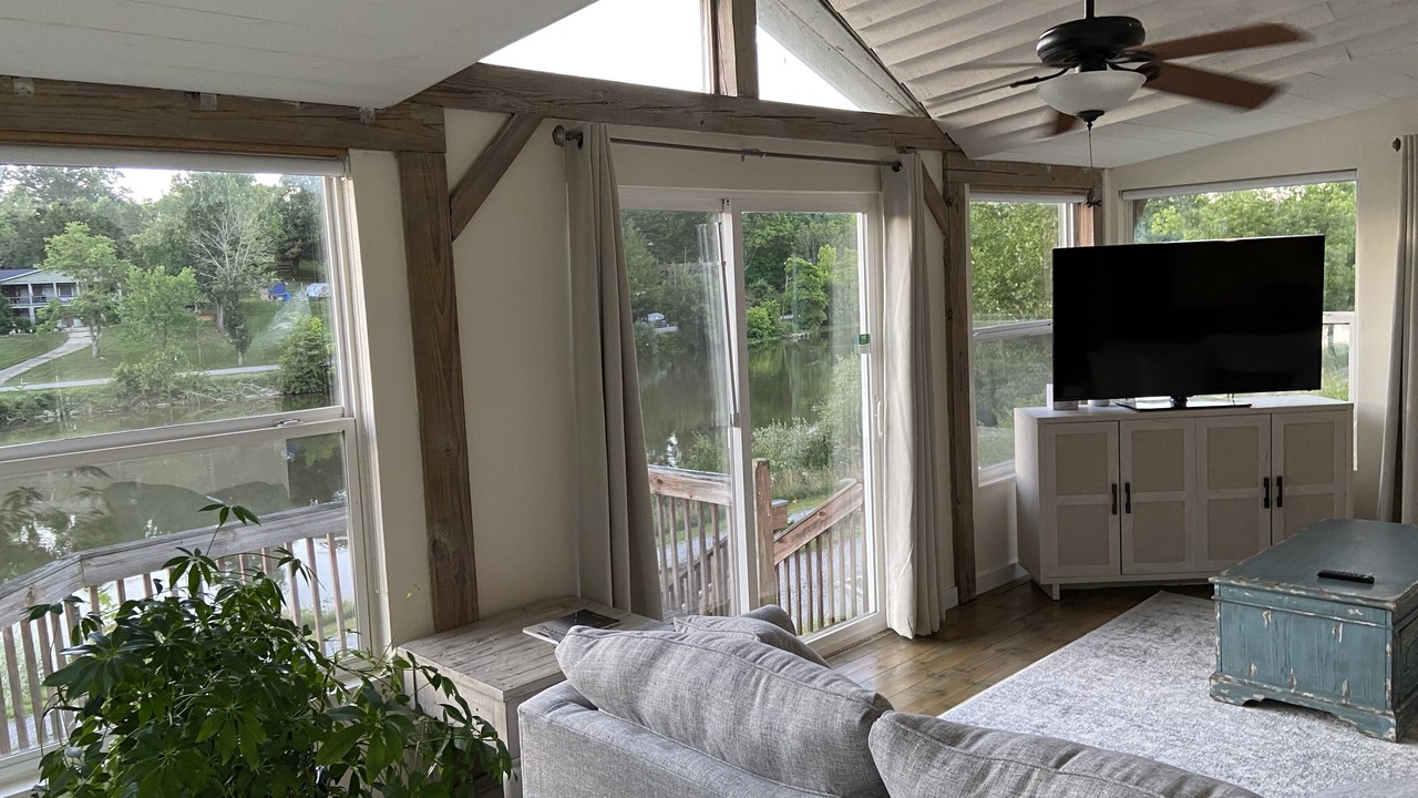 Photo of Livingroom in Crittenden